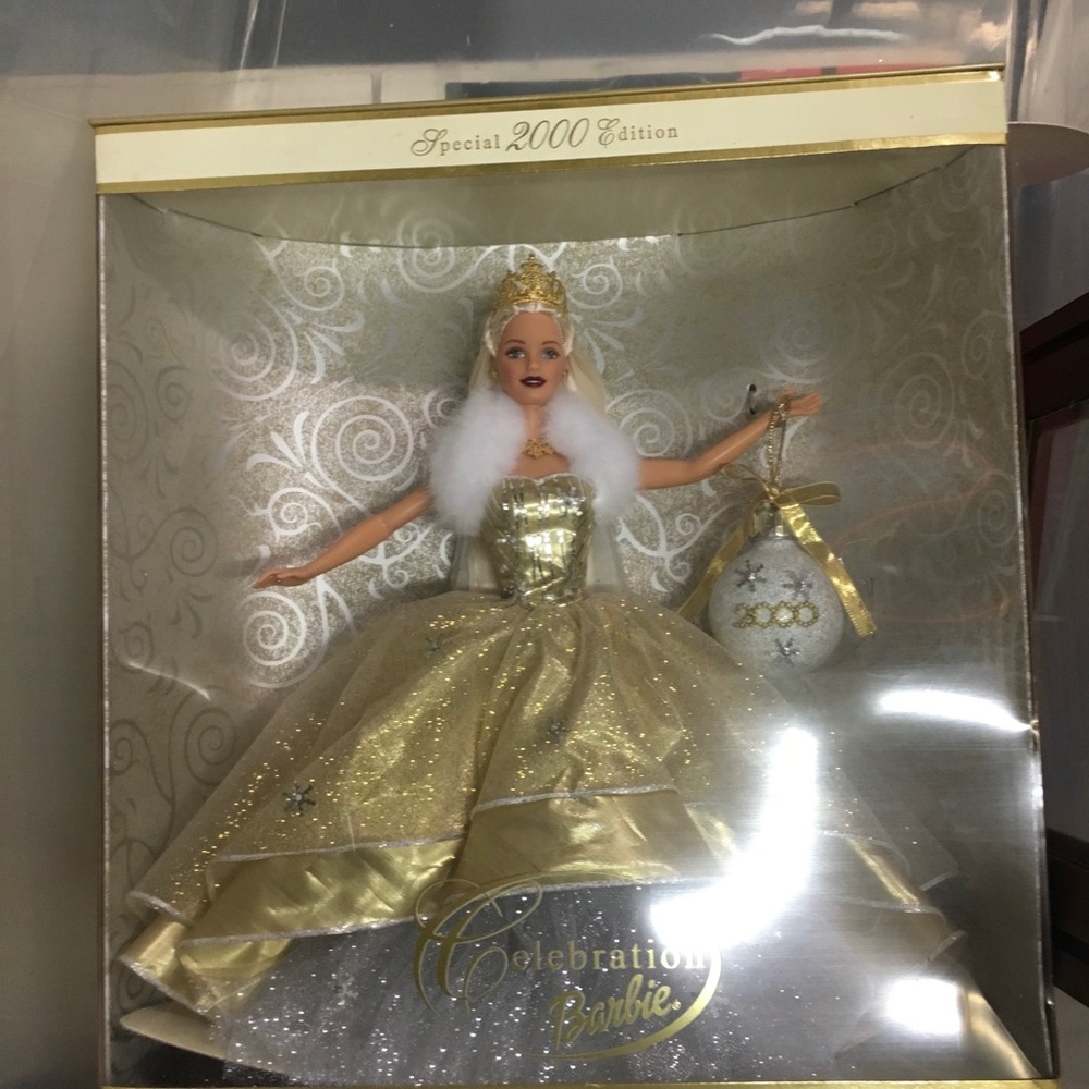 CELEBRATION BARBIE SPECIAL EDITION 2000 GOOD BOX